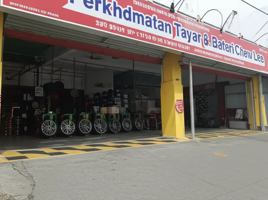 pusat tayar bateri see lee chan